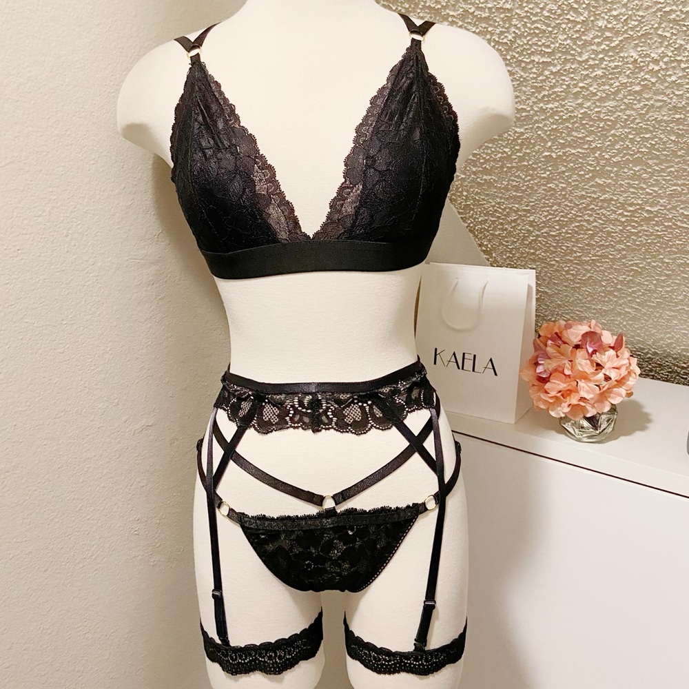 Wedding lingerie, lingerie with garter